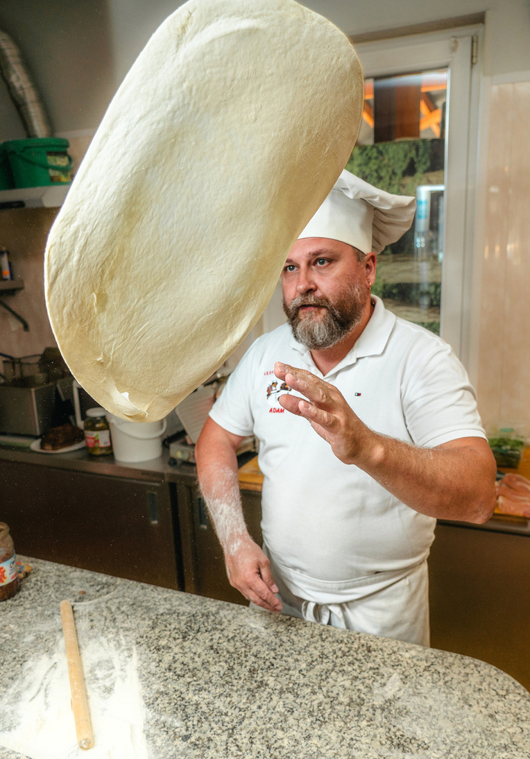 Przygotowanie pizzy